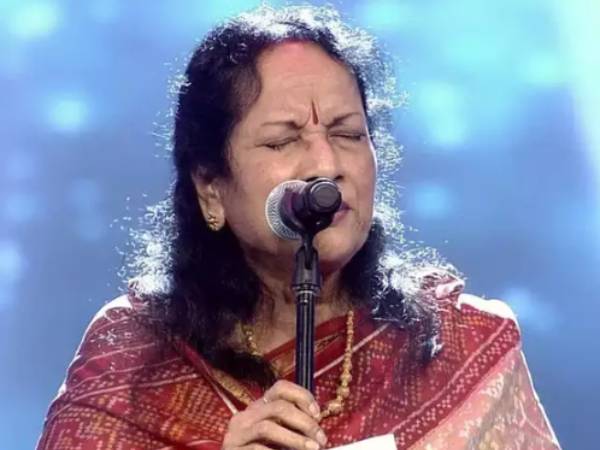 மல்லிகை என் மன்னன் மயங்கும்