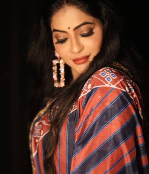 நடிகை ரேஷ்மா பசுபுலேட்டி