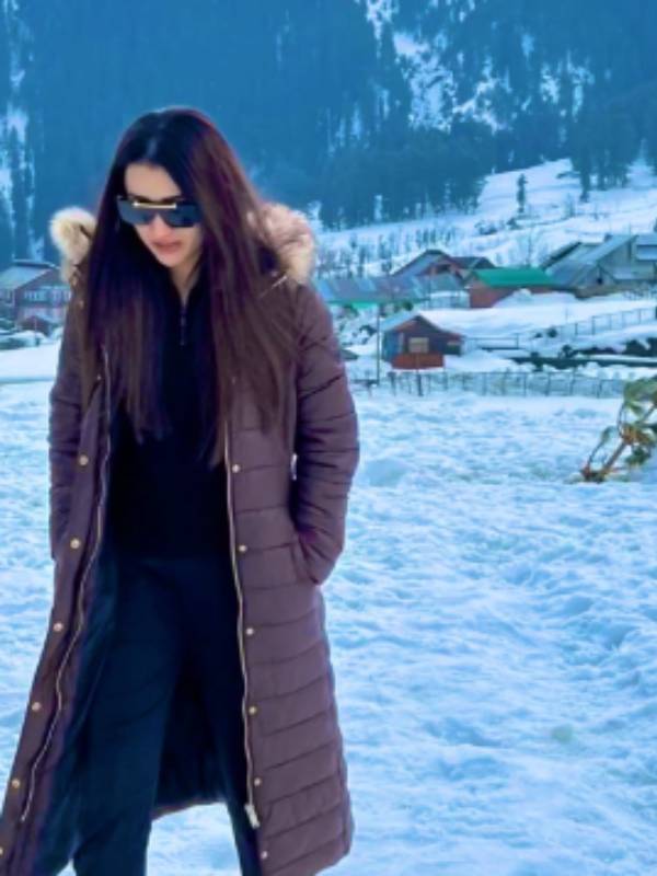 சிவலிங்கத்திற்கு பாலாபிஷேகம் சிவலிங்கத்திற்கு பாலாபிஷேகம்