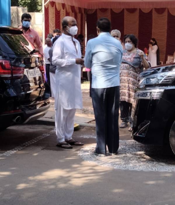 பிரிந்தனர்