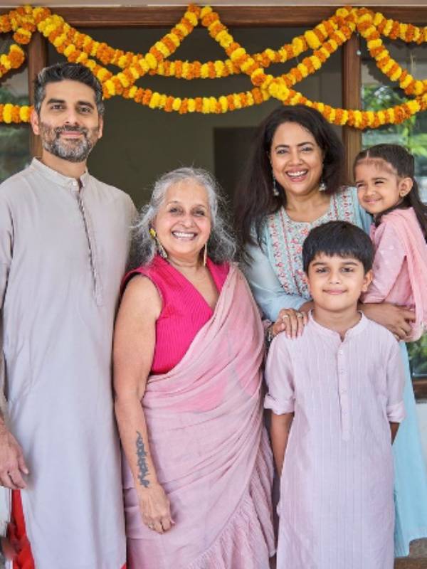 சோஷியல் மீடியாவில் ஆக்டிவாக