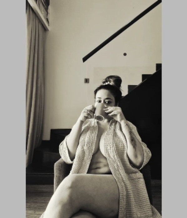 உள்ளாடை அணியாமல் 