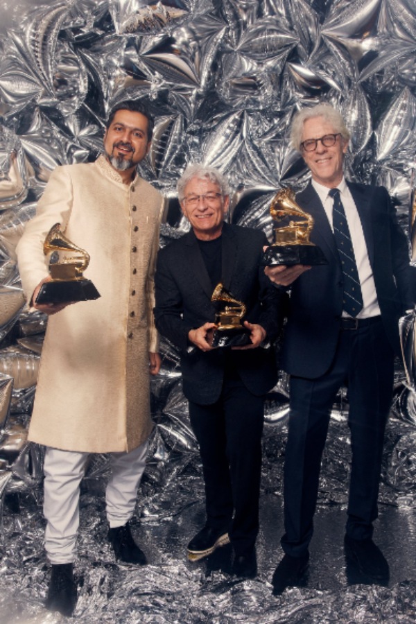  மூன்றாவது விருது வென்ற ரிக்கி கேஜ்