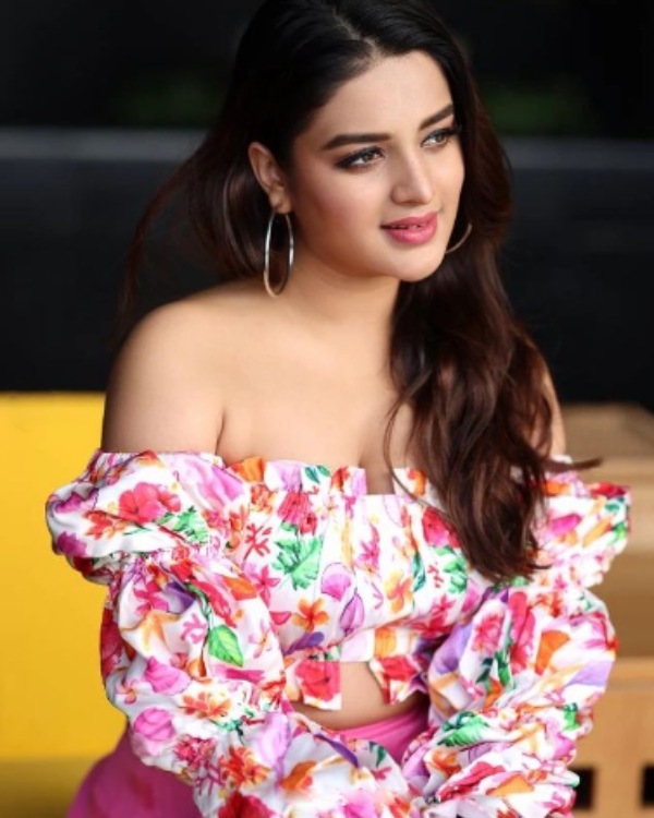 காதல் கிசுகிசு