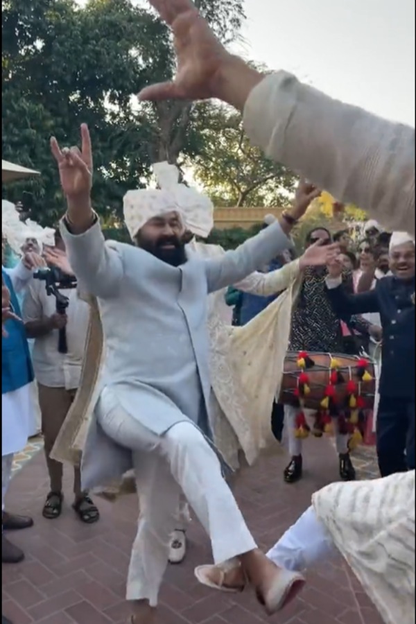  பிரபலங்கள் கலந்துகொண்ட திருமண விழா