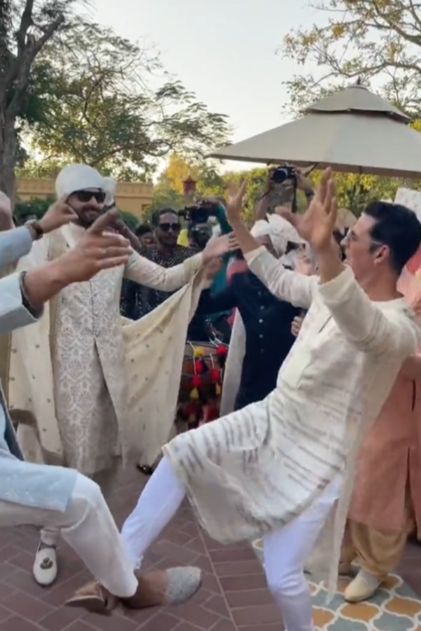 மோகன்லால் - அக்‌ஷய்குமார் ஆட்டம்