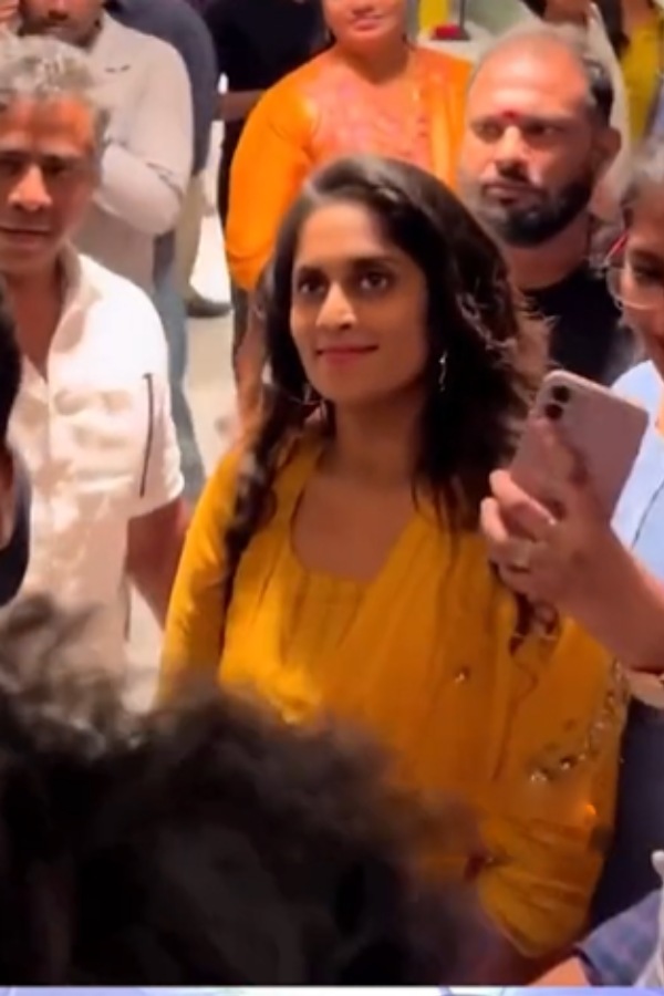 டாடா படத்தை பார்த்த ஷாலினி அஜித் 