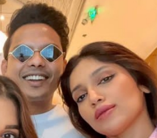 தொழிலதிபருடன் காதல் 