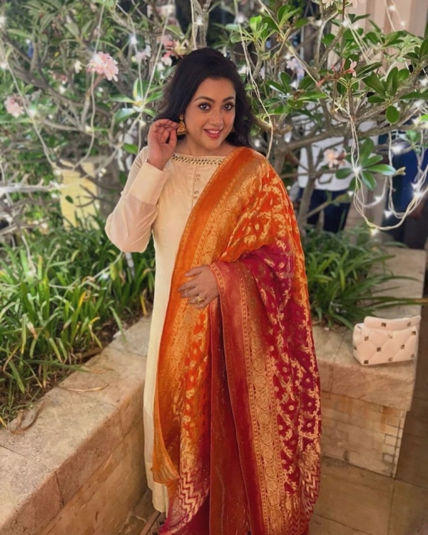 சினிமாவில் 40 ஆண்டுகளை கடந்த மீனா 