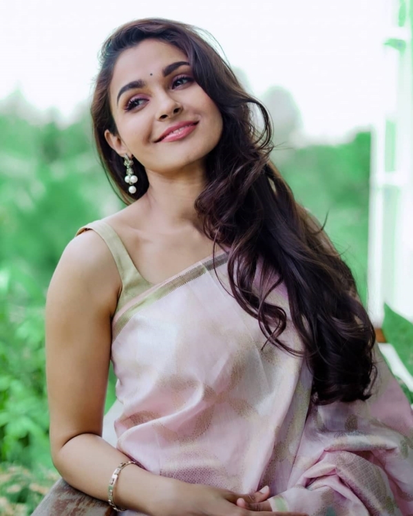 பின்னணி பாடகி ஆன்ட்ரியா 