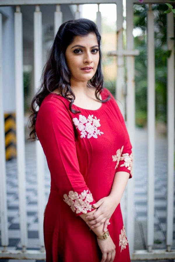 வரலக்‌ஷ்மியையும் விடல 