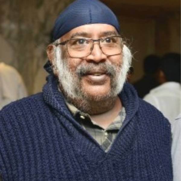 சில படங்களை இயக்கி உள்ளார் சில படங்களை இயக்கி உள்ளார்