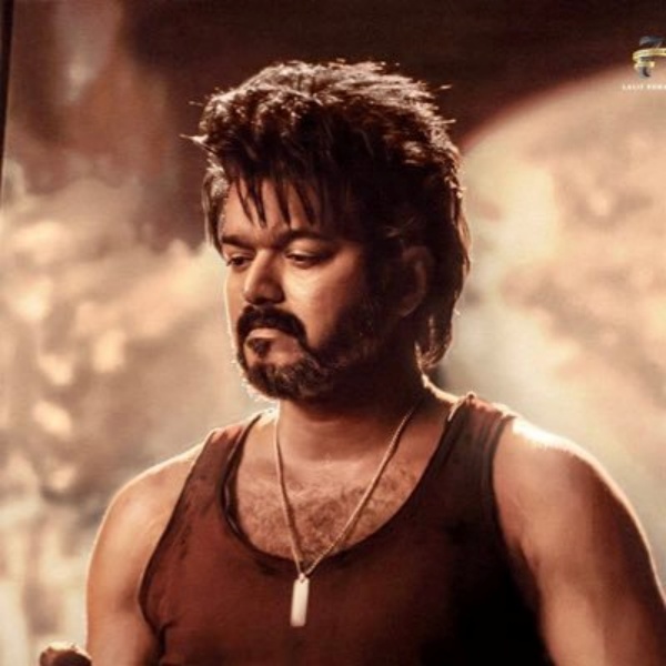 30 விதமான லுக்கில் விஜய்