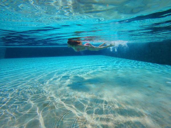 அப்படியே வெளியே வந்து 