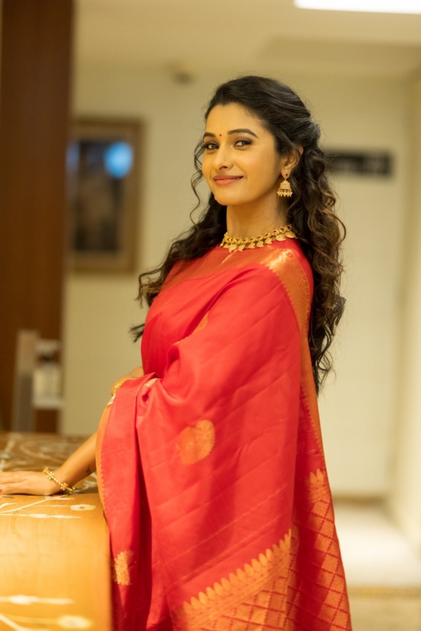 சம்பளம் எவ்வளவு 