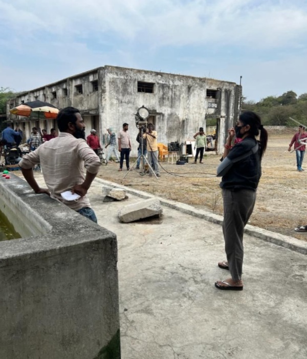 விடுதலை ஷூட்டிங் ஸ்பாட்டில் சுதா கொங்கரா விடுதலை ஷூட்டிங் ஸ்பாட்டில் சுதா கொங்கரா