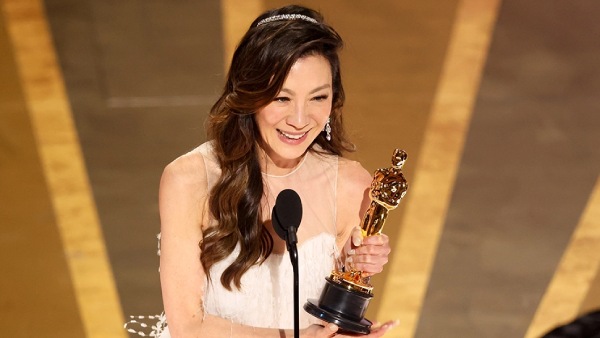  சிறந்த நடிகை - மிச்செலி யோ