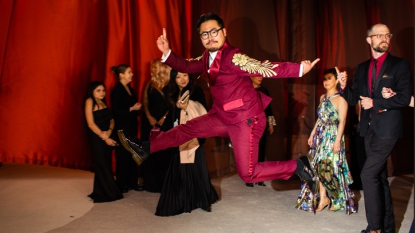  எகிறி குதித்த இயக்குநர்