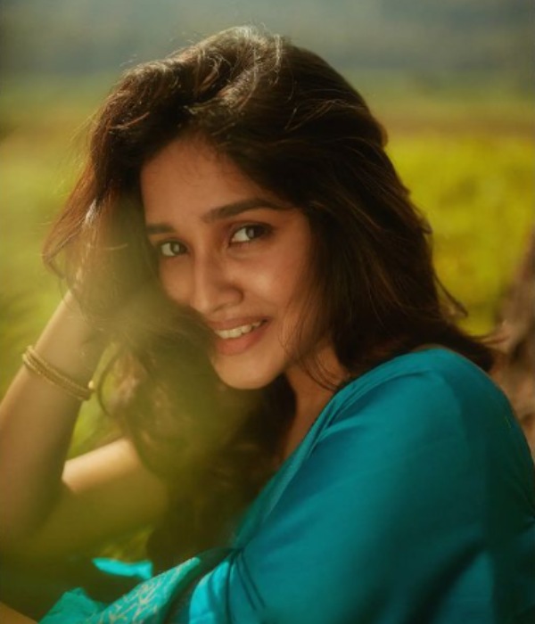 லிப் லாக்கில் தாராளம் லிப் லாக்கில் தாராளம்