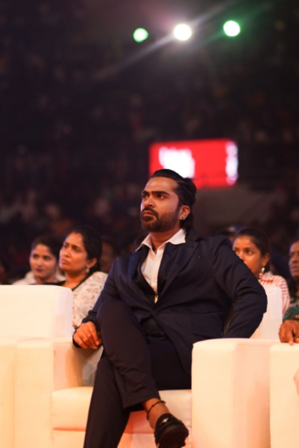 டான் கதாபாத்திரத்தில்