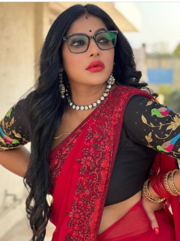 நடிகை ரேஷ்மா பசுபுலேட்டி