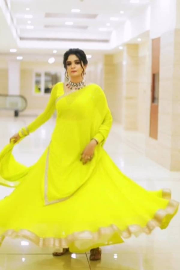 செம ஹேப்பி போல