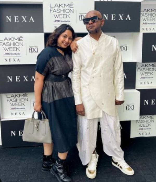 மனைவியுடன் ஃபேஷன் நிகழ்ச்சிக்கு