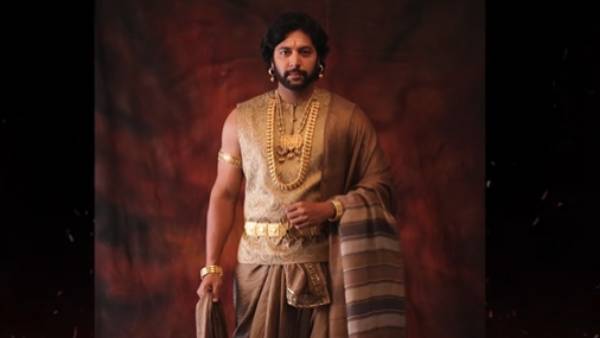 அருண்மொழி வர்மனாக மாறிய ஜெயம் ரவி அருண்மொழி வர்மனாக மாறிய ஜெயம் ரவி