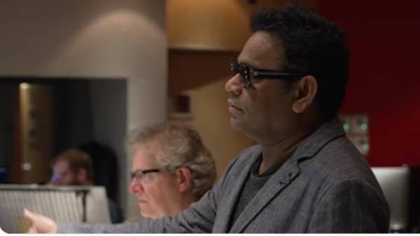 பிரம்மாண்டமான இசை வெளியீட்டு விழா