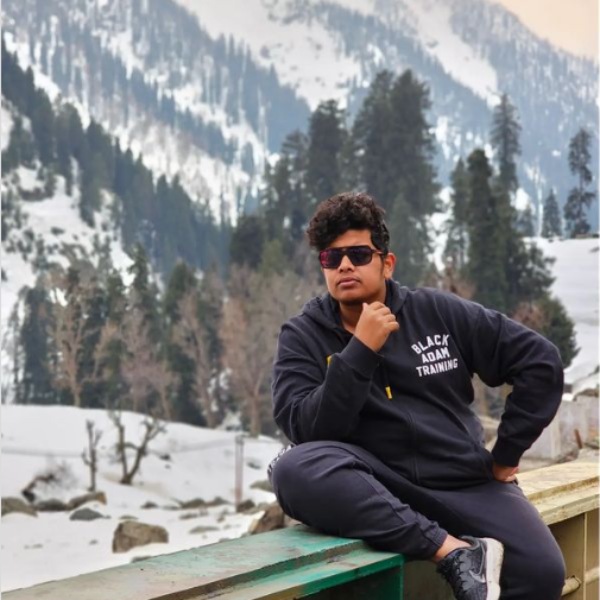 காஷ்மீரில் இர்ஃபான் காஷ்மீரில் இர்ஃபான்