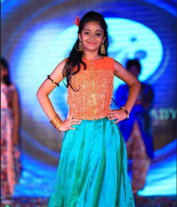 என்னிடம் வேலை வாங்குவது பெரிய வேலை என்னிடம் வேலை வாங்குவது பெரிய வேலை