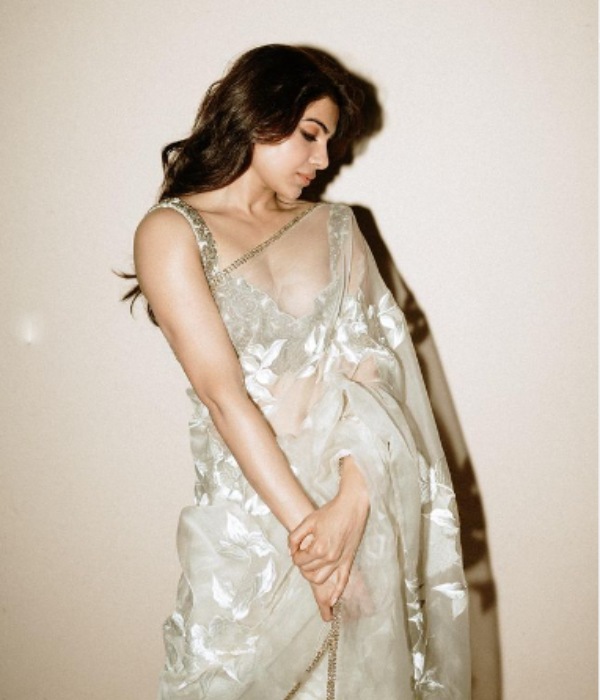 ஜூம் அடிக்கும் ரசிகர்கள் 