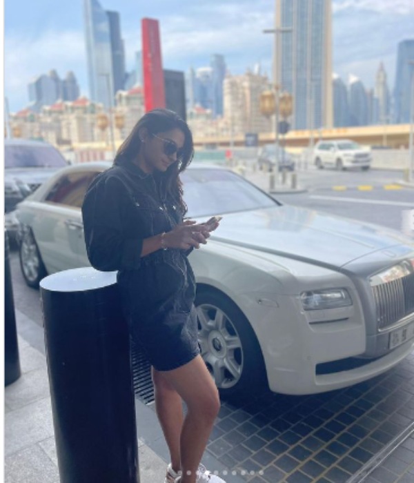 அடுத்தடுத்த படங்கள் 