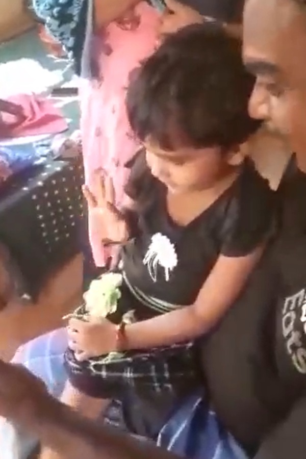 அடம்பிடித்த குழந்தை 