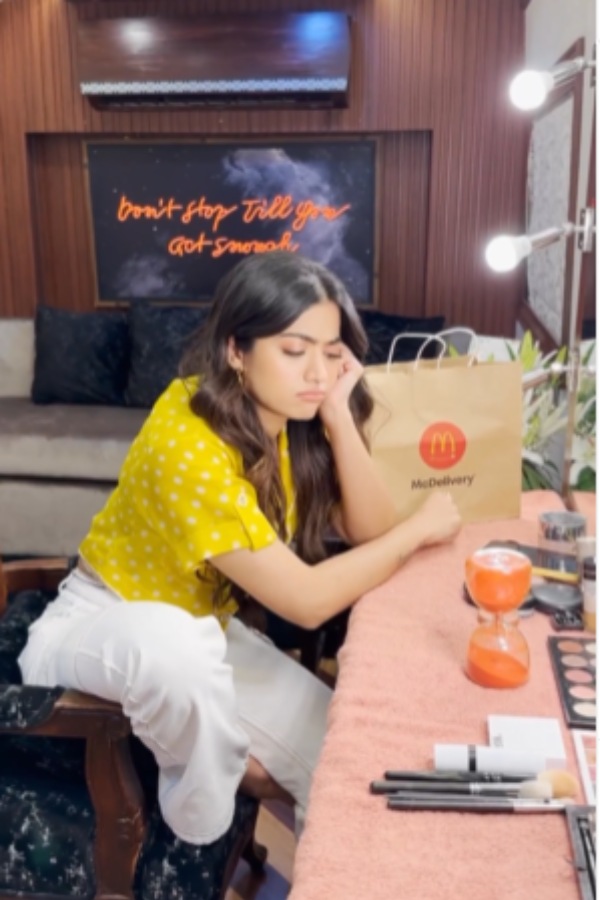 பர்கருக்கு பதிலாக hourglass 