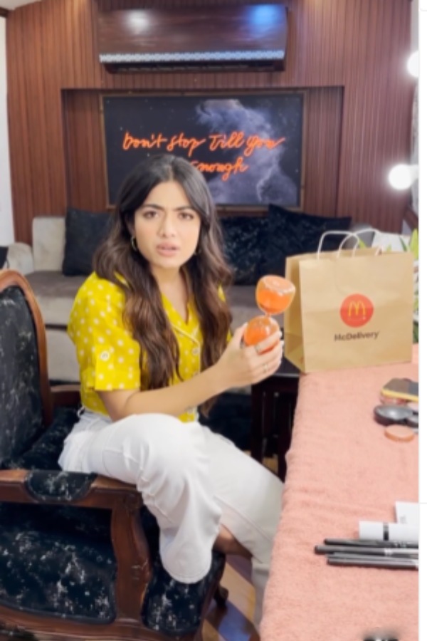 சமூக வலைதளங்களில் ஆக்டிவ் 