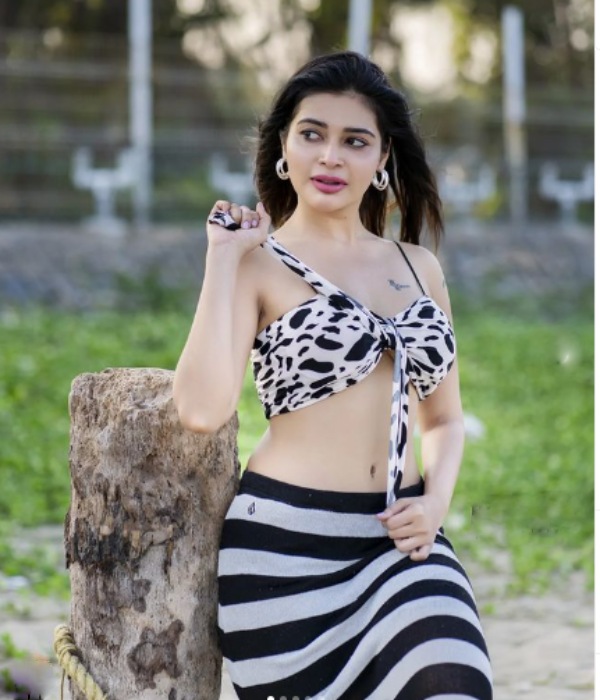 நடிகை தர்ஷா குப்தா 