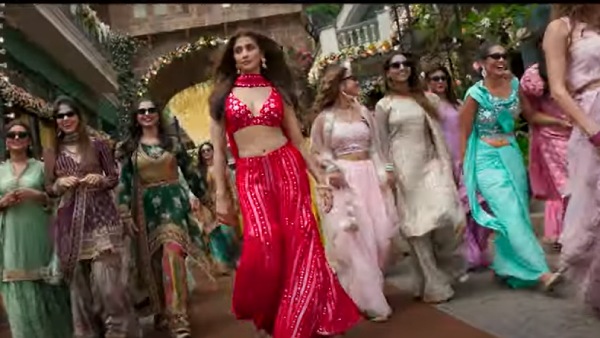 பாலிவுட் பக்கம் சென்ற பூஜா ஹெக்டே பாலிவுட் பக்கம் சென்ற பூஜா ஹெக்டே