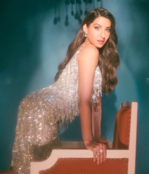 மானோகரி பாடலுக்கு 