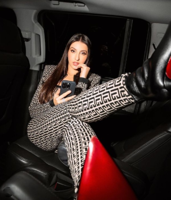 தவறாக தொட்டார் 