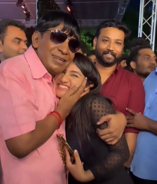 அள்ளி அணைத்து கொஞ்சும் வடிவேலு 