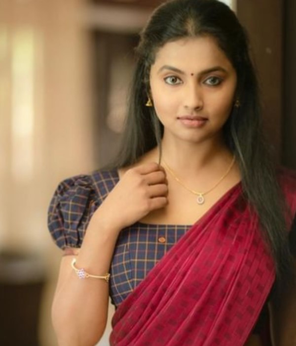 நடிகை அனிகா விக்ரமன்