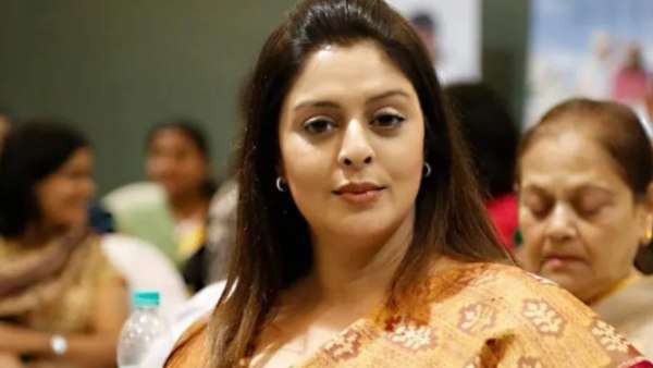 நக்மாவிடம் ஒரு லட்சம் ரூபாய் அபேஸ் நக்மாவிடம் ஒரு லட்சம் ரூபாய் அபேஸ்