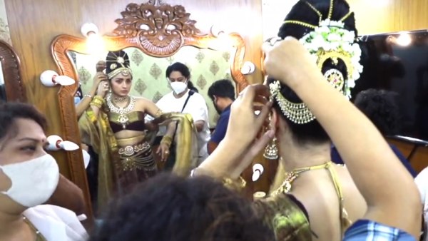 சிறப்பான குந்தவை காஸ்ட்யூம் 