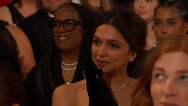 கண்கலங்கிய தீபிகா படுகோன் கண்கலங்கிய தீபிகா படுகோன்