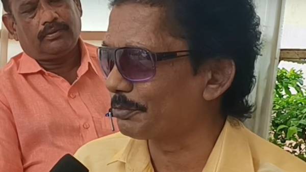 சிரிக்க வைக்கிறது கஷ்டம் 