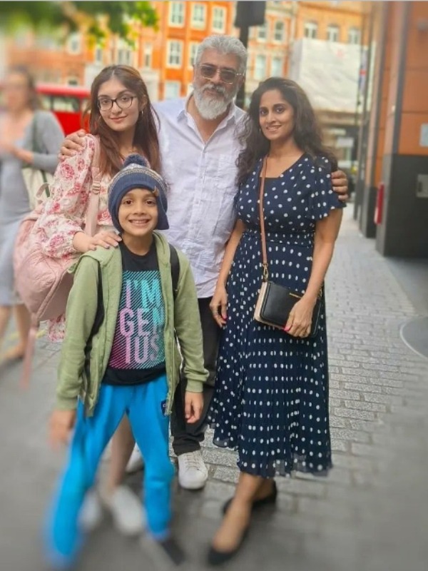 குடும்பத்துடன் ஜாலியாக 