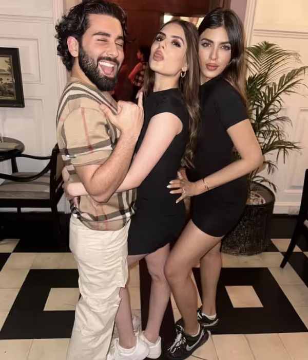 Sridevis daughter Khushi Kapoor Drunk in a party photos leaked on social media