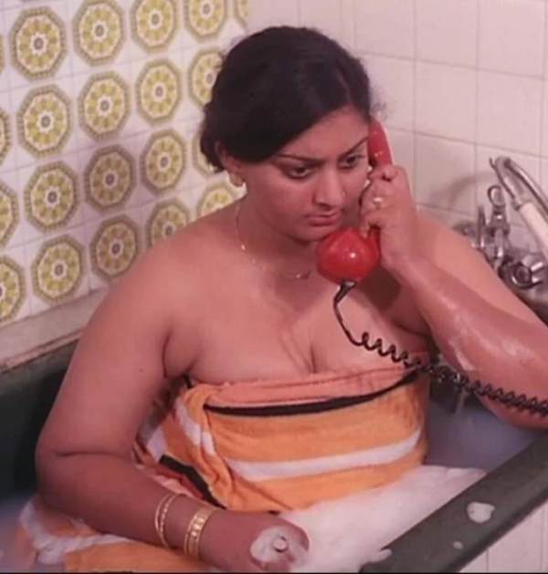 Munthanai Mudichu fame Unni Mary aka Deepa playing with her grand son photo makes fans happy 