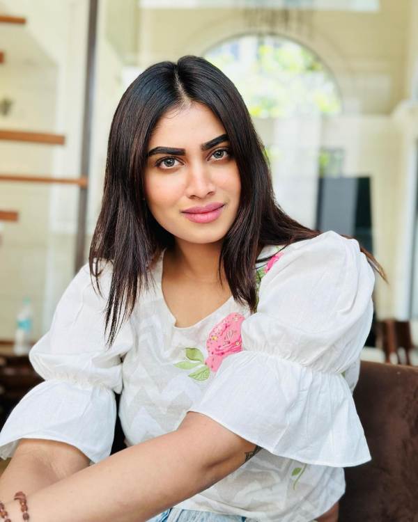 Fans asking what happened to Shivani Naryanan beautiful eye brows 